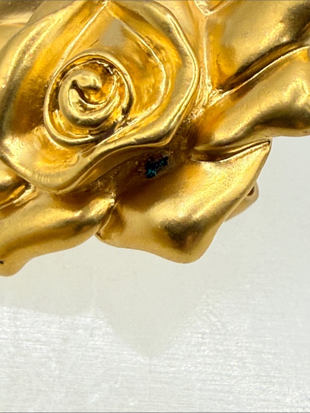 Vintage Avon Gold tone matte Rose Floral Clip-On Earrings beautiful flower - Picture 5 of 9